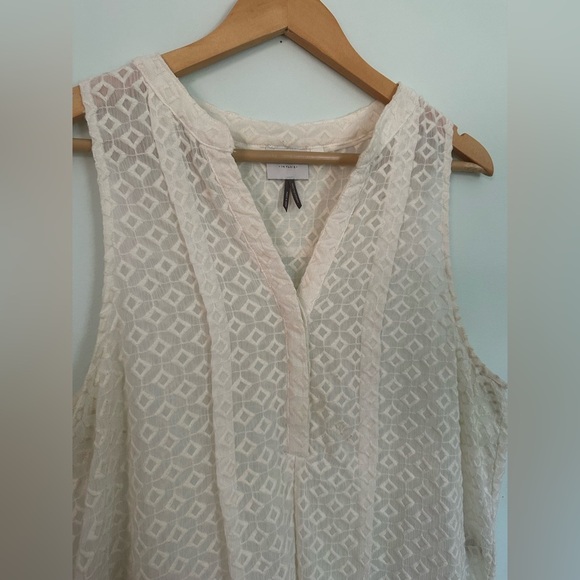 Sleeveless White Lace hi-lo tunic - Picture 2 of 5